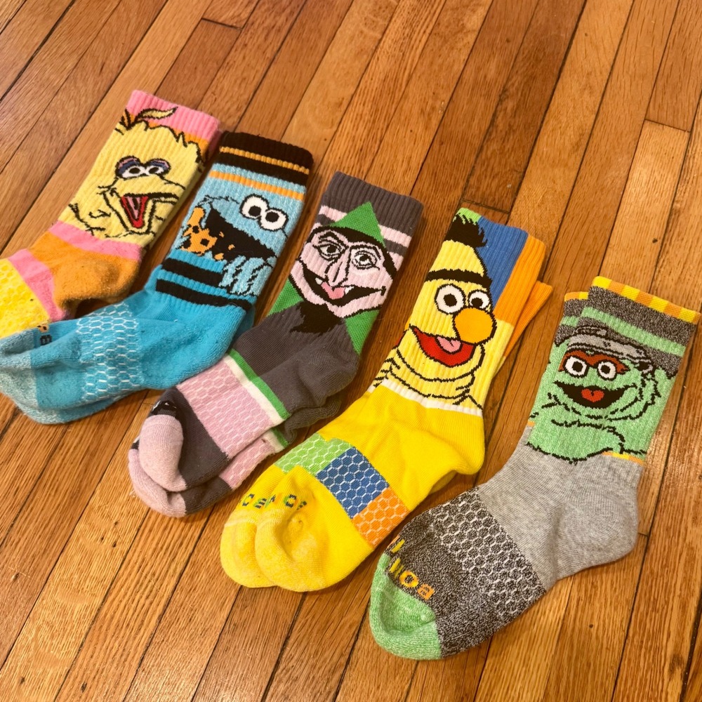Bombas 5 Pairs of Youth Size Sesame Street Limited Calf Crew Socks Ribbed